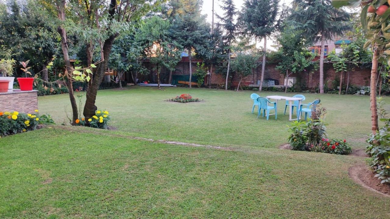 The Clover Inn ศรีนาการ์ ภายนอก รูปภาพ
