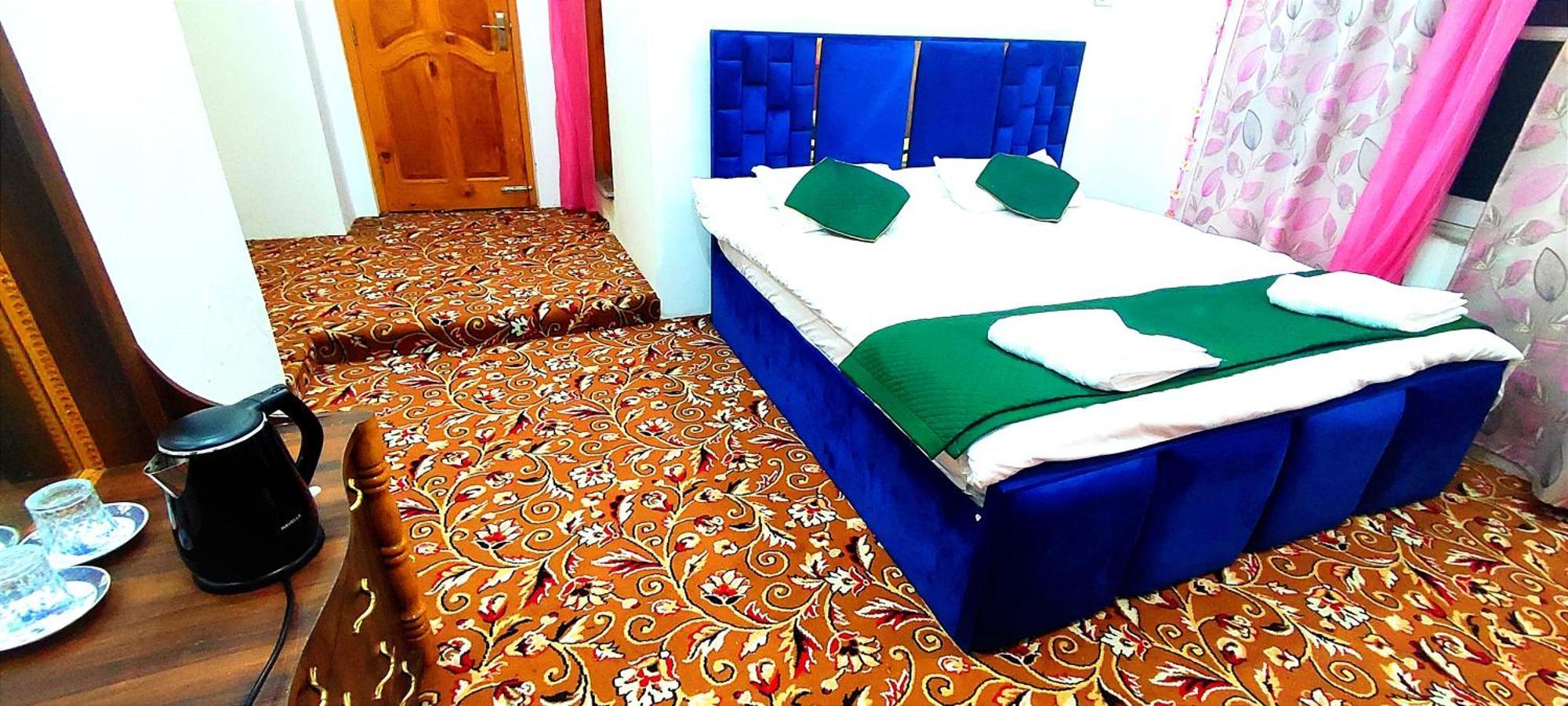 The Clover Inn ศรีนาการ์ ภายนอก รูปภาพ
