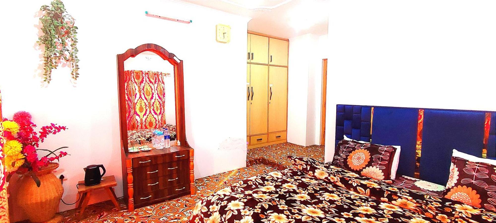 The Clover Inn ศรีนาการ์ ภายนอก รูปภาพ