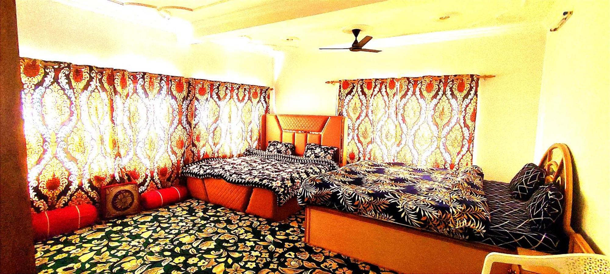 The Clover Inn ศรีนาการ์ ภายนอก รูปภาพ
